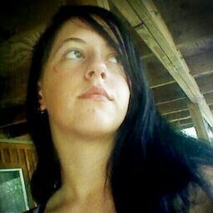 Meet your Posher, Caitlin